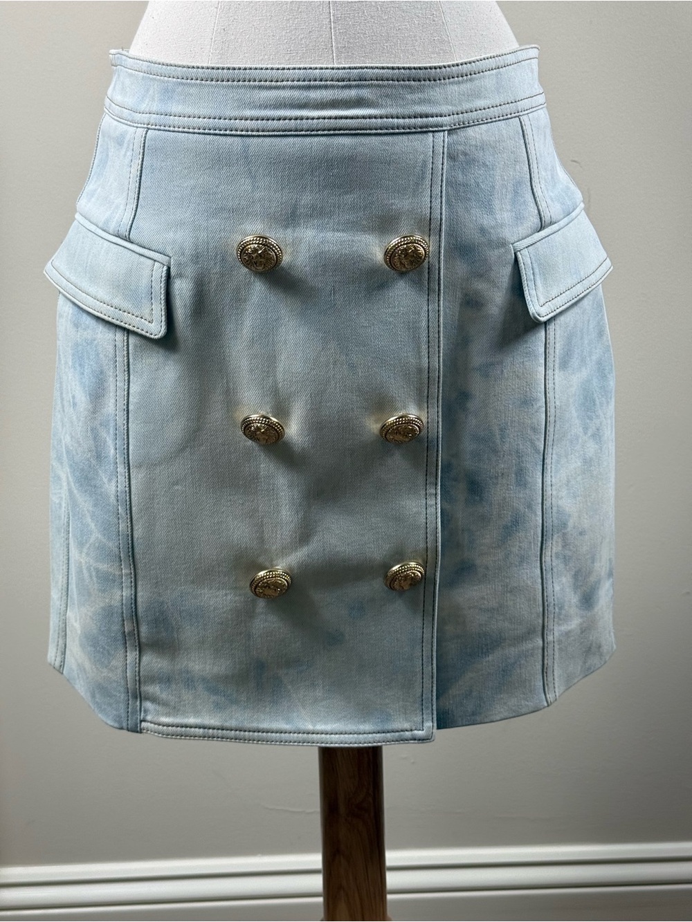 Balmain Paris Light Wash Denim Mini Skirt Gold Lion Buttons Sz 40